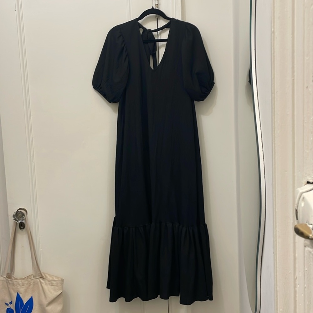 Black H&M midi/maxi dress with puff sleeves and tie back. Size S.